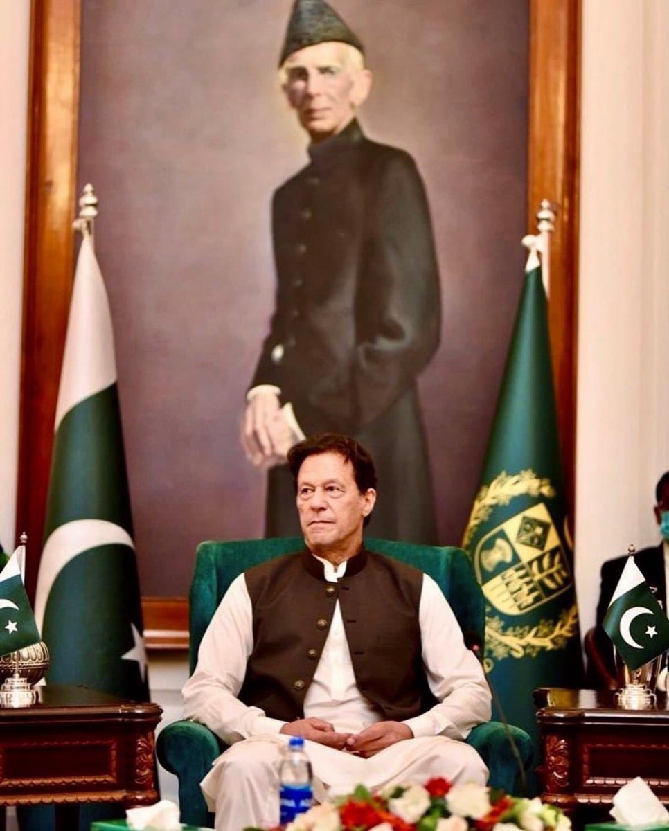 Hassamniazii's tweet photo. میدان چھوڑنا یا بھاگنا لندن والے (بھگوڑے) خاندان کا کام ہے
ہمارے کپتان نے ری میچ کی دعوت دی ہے🇵🇰
آؤ دوبارہ کھیلتے ہیں بھکاریو ۔۔۔
#ImranKhanPrimeMinister #imrankhanpti #Beggars_Cant_be_Choosers #BeggarsCantBeLeaders #achkan #AbsolutelyNot https://t.co/KgM2bvmU5b