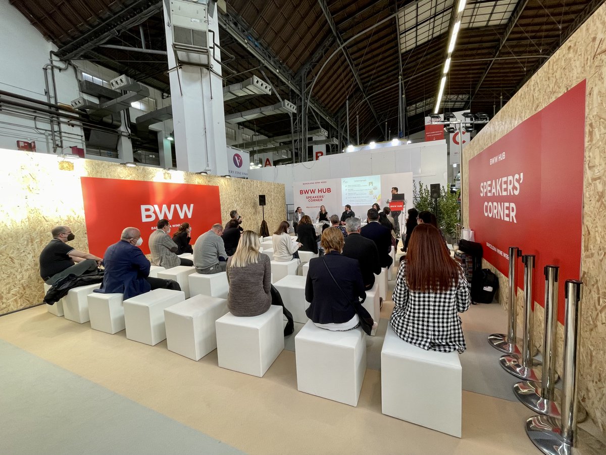 DOSomontano's tweet photo. Ayer se inauguró la
@bcnwineweek
y allí estuvimos con nuestras bodegas
@BodegaEnate
#BodegaLaus y
@ElGrilloylaLuna
y asistiendo a la mesa redonda que organizó
@MoVinoDO
¡No os perdáis este gran salón del mundo del vino que se celebra hasta mañana en Barcelona! https://t.co/HHg3VKLjrD