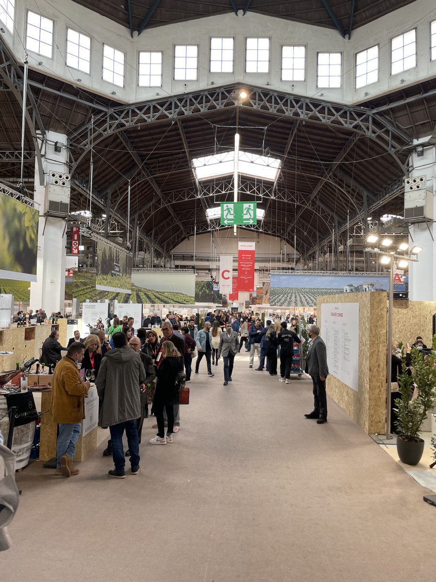 DOSomontano's tweet photo. Ayer se inauguró la
@bcnwineweek
y allí estuvimos con nuestras bodegas
@BodegaEnate
#BodegaLaus y
@ElGrilloylaLuna
y asistiendo a la mesa redonda que organizó
@MoVinoDO
¡No os perdáis este gran salón del mundo del vino que se celebra hasta mañana en Barcelona! https://t.co/HHg3VKLjrD