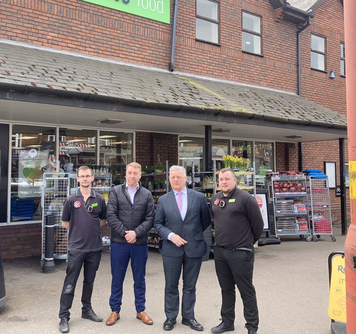 Thank you <a href="/steve_mccabe/">Steve McCabe</a> for taking the time to see how our colleagues are and discuss with us the continued issues they experience. Nobody should come to work and risk being abused. #itsnotworththerisk <a href="/UsdawUnion/">UsdawUnion</a>