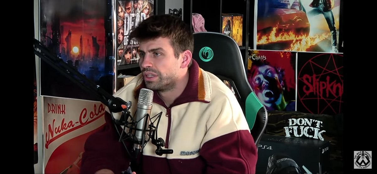 strong_ ferrer (@ferrerstrong) on Twitter photo Me acabo de enterar que la sudadera que usa <a href="/3gerardpique/">Gerard Piqué</a> en la entrevista cuesta 380€... Y a mi que me hacía gracia comprar una para trabajar los días de frio en el campo...
Jajaja la verdad es que es look de aceituna auténtico Me acabo de enterar que la sudadera que usa <a href="/3gerardpique/">Gerard Piqué</a> en la entrevista cuesta 380€... Y a mi que me hacía gracia comprar una para trabajar los días de frio en el campo...
Jajaja la verdad es que es look de aceituna auténtico