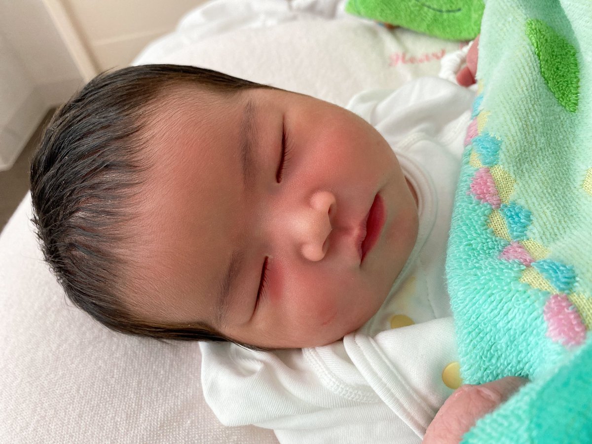 seraran_y's tweet photo. 次女 出産記録 追加👶🏻💘
04/04 18時37分 3370g

葉暖(はのん)ちゃん
姉妹しりとり名前✌🏻

出産の痛み忘れてなめてました！🥵
陣痛思い出して震える。
また忘れるだろうな…

うみはと同じ顔で笑ってしまう🤣
時間は半分になったけどきつかった！！ https://t.co/rZf7TiVRhI