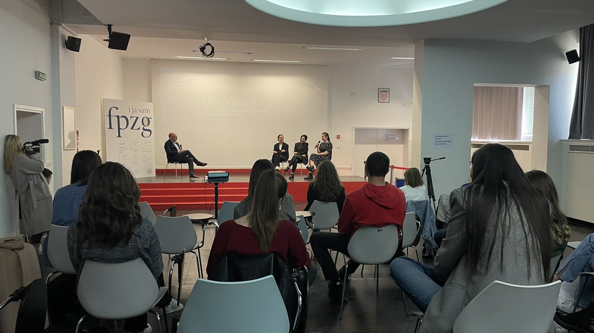 Great documentaries during workshop lead by american prof. #StaceyWoelfel with #Journalism students in #Zagreb today! :) From Ukrainian crisis to questioning their religion… Glad to know cro journalism has perspective with new generation coming! ✌🏻🎬🥰 #FPZG #TelevizijaStudent