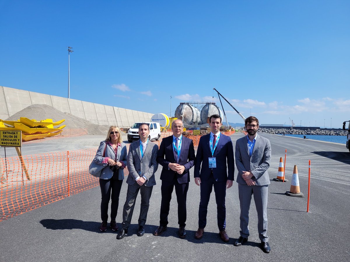 IDAEenergia's tweet image. Nuestro DG @j_groizard visita el proyecto #Demosath de @Saitec01 @saitecoffshore en el puerto de Bilbao en el marco del #WindEurope2022