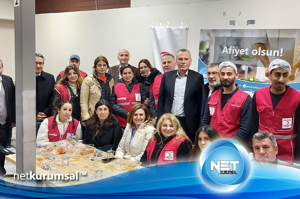NetKurumsal's tweet photo. Bu yıl Ramazan Ayında Bakırköy Kızılay Şubesi ile yapılan işbirliği ile bir ay boyunca iftar verilecektir. Bu organizasyonda gönüllü olarak çalışan tüm Kızılay ekibine bu vesile ile teşekkür ediyor, herkesi Kızılay’a destek olmaya davet ediyoruz.
@kizilay #HilalOlsunTürkiye https://t.co/IFbFJfBn6S