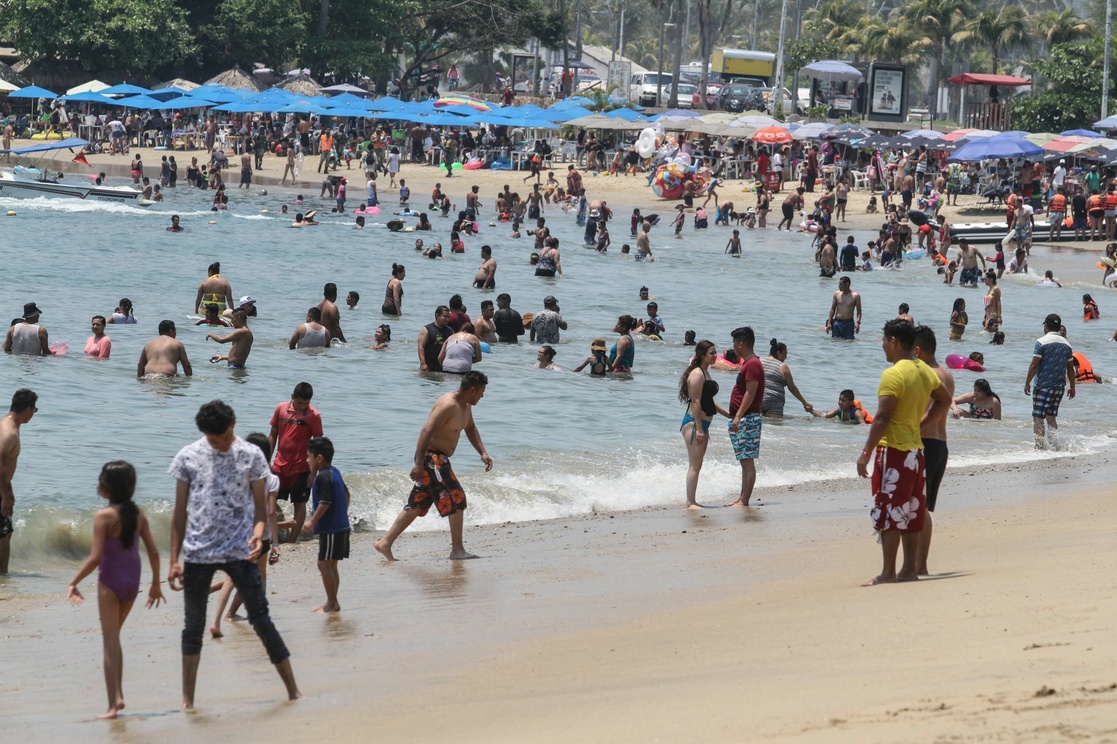 zona3noticias's tweet photo. #ZONAEstatal | Las playas de Jalisco son aptas para vacacionar ya que  se encuentran por debajo de los límites mínimos de #enterococos permitidos por la norma oficial señala @coprisjal 🏖️

#1raEmisión con @PabloLatapi en el 91.5 fm  📻👇 https://t.co/mt16H4Ze81