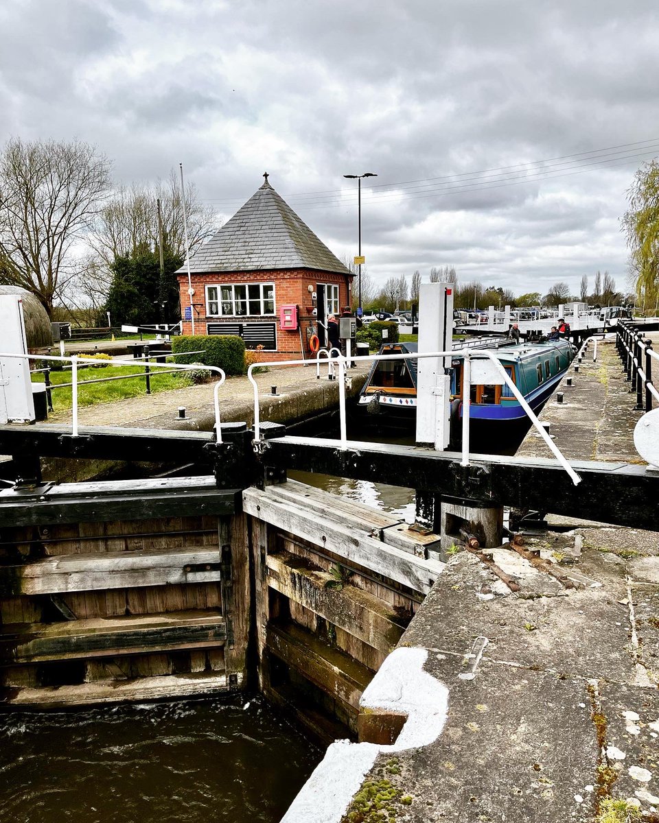 Today we took a short walk from Trent Lock to Sawley Lock along the bank of the River Soar.. Bit breezy but well worth it..