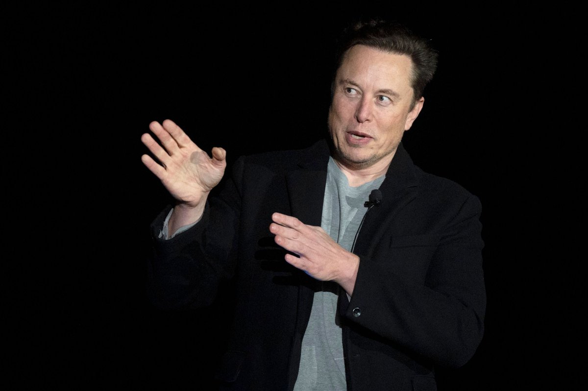verge's tweet photo. Breaking: Twitter will appoint Elon Musk to its board of directors https://t.co/NbF31YP74I https://t.co/MLjSiJAlSO