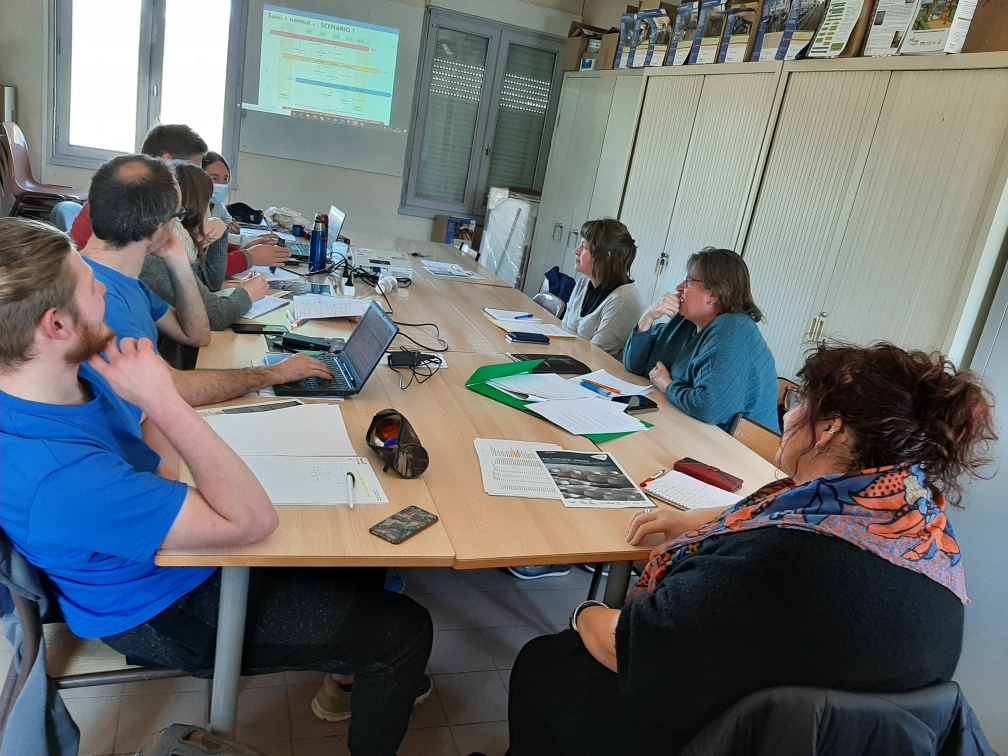 Qual_Lait_Idele's tweet photo. Fromages 🧀 fermiers lactiques de 🐐 et consommation électrique ⚡️ --> quels impacts des épisodes de fortes chaleurs 🥵 ?
C'est parti pour le lancement du projet #Climlactic 💪à la ferme du Pradel #CapPradel 
ℹ️https://t.co/mriF6qZ5j8 https://t.co/FlETiKcEed