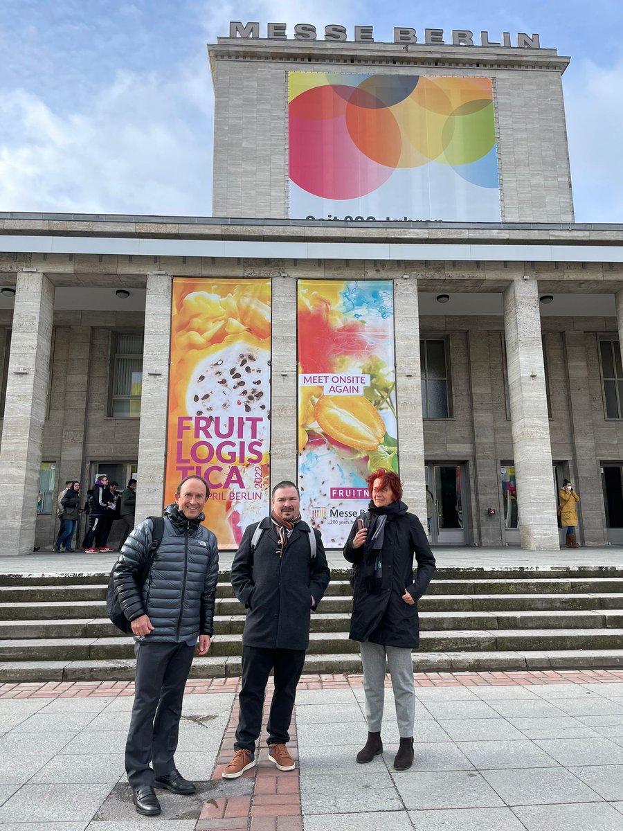 fTROPS's tweet photo. 📍Hoy ha dado comienzo la 29 edición de @FruitLogisticaE en #Berlin, y hasta allí se ha desplazado nuestro equipo comercial. 

Sin duda, #fruitlogistica2022 es una de las plataforma de negocios más importantes para el comercio internacional hortofrutícola. https://t.co/JlkYKBXbaT