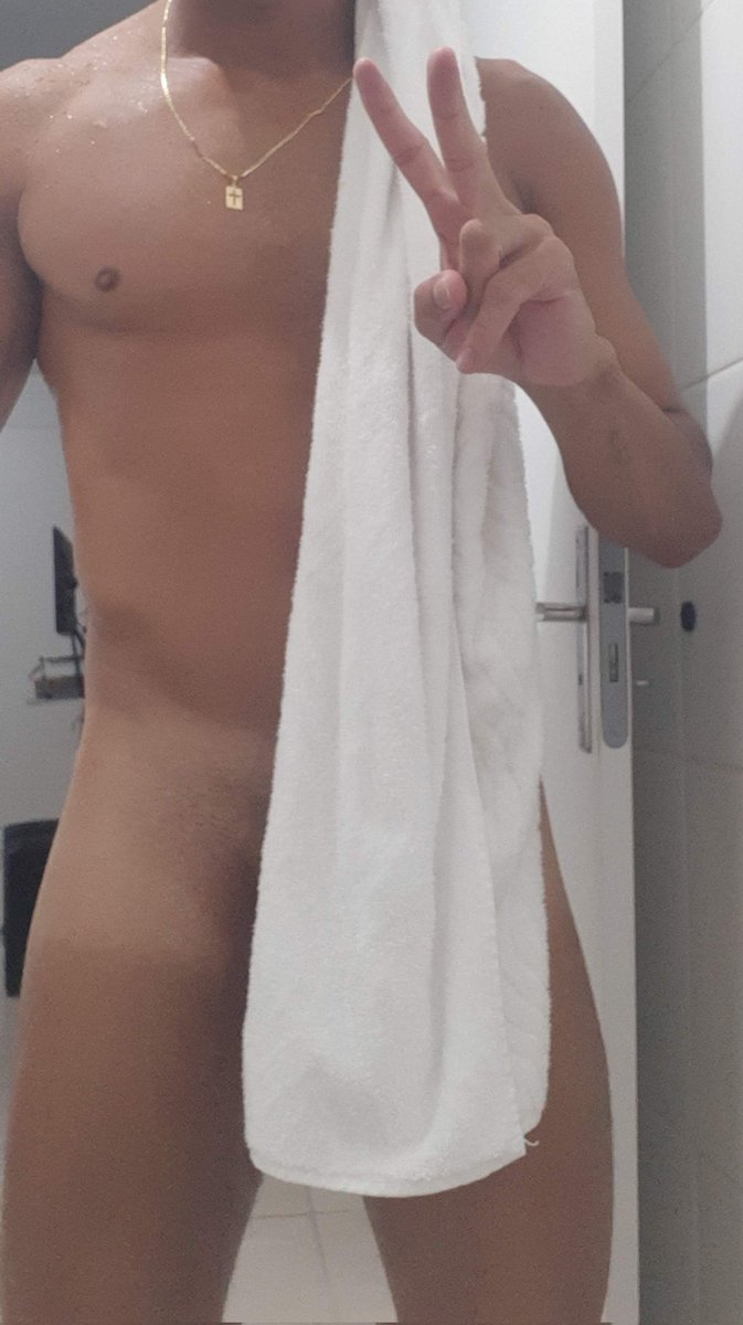 H85Df's tweet photo. Alguém aí topa tomar um banho A2? 😅
.
#BomDia #boydf #brasilia #Calor #df #boys #machosgay #machosdotados #gaydf https://t.co/PuhEw61YZw