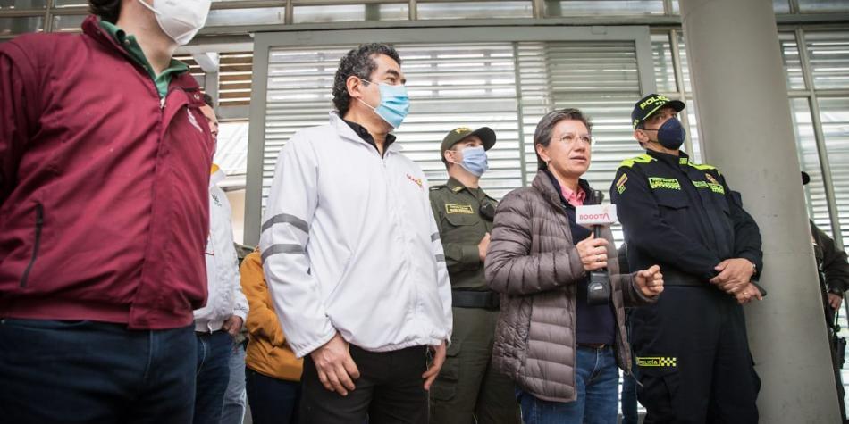 Citytv's tweet image. 🚨 Alcaldía aceptó excepciones a restricción de parrillero hechas por moteros 

Además, la alcaldesa recordó por qué es necesario implementar las 10 medidas de seguridad en la capital. Los detalles aquí ➡️ bit.ly/3KeupW6