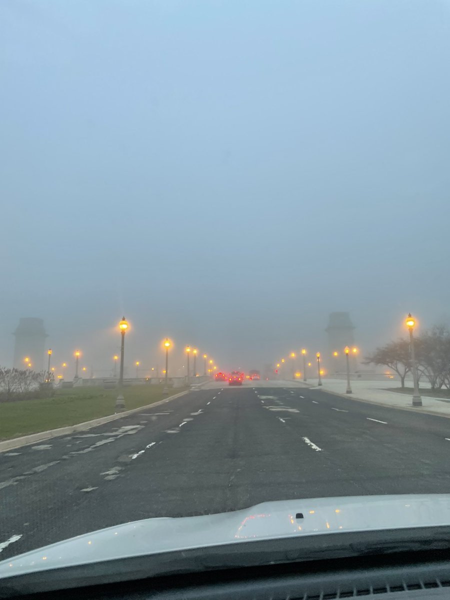 Mr_Giegoldt's tweet photo. A bit of London fog on the way to work this morning in #chicago. @HILAChicago https://t.co/9N4dBlLW8j