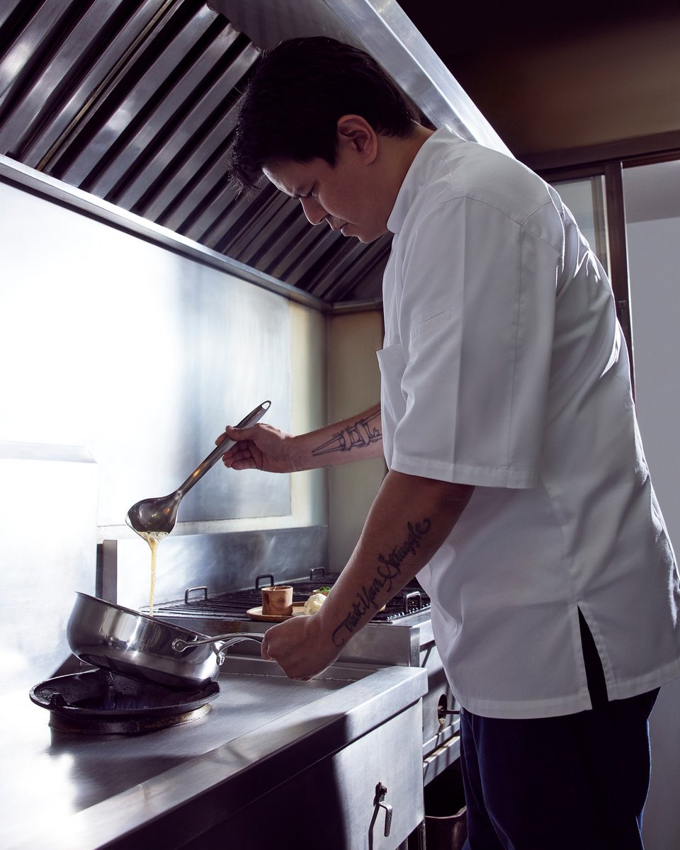 Public_Hit's tweet image. Circulon แบรนด์เครื่องครัวจาก UK เปิดตัวคอลเลคชั่น SteelShield จับมือเชฟชาลี กาเดอร์ แห่งร้าน 100 Mahaseth เมนู Pan-Seared Grouper with Lemon Caper Sauce จาก #SteelShield Chef Pan ด้วยแคมเปญ #FearlessCooking Innovation ไปลิ้มลองได้ถึง 31 พ.ค. 65 #Circulonx100Mahaseth 
#Circulon