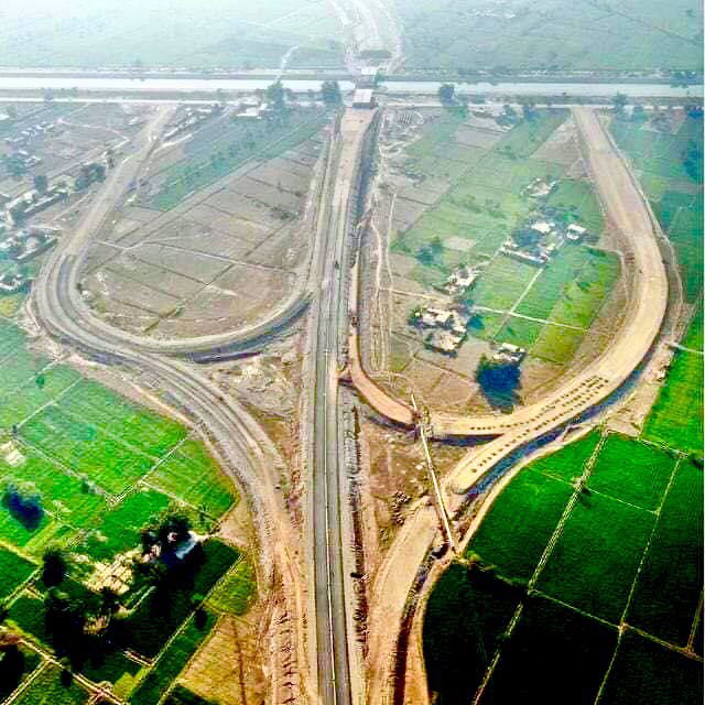 aamir724's tweet photo. It's a reality that Mian Nawaz Sharif linked the country via Motorways and road networks.this is also a beginning of a smart life in remote areas. @MaryamNSharif  @NawazSharifMNS #CPECWesternRoute https://t.co/GVYWWbcWcR