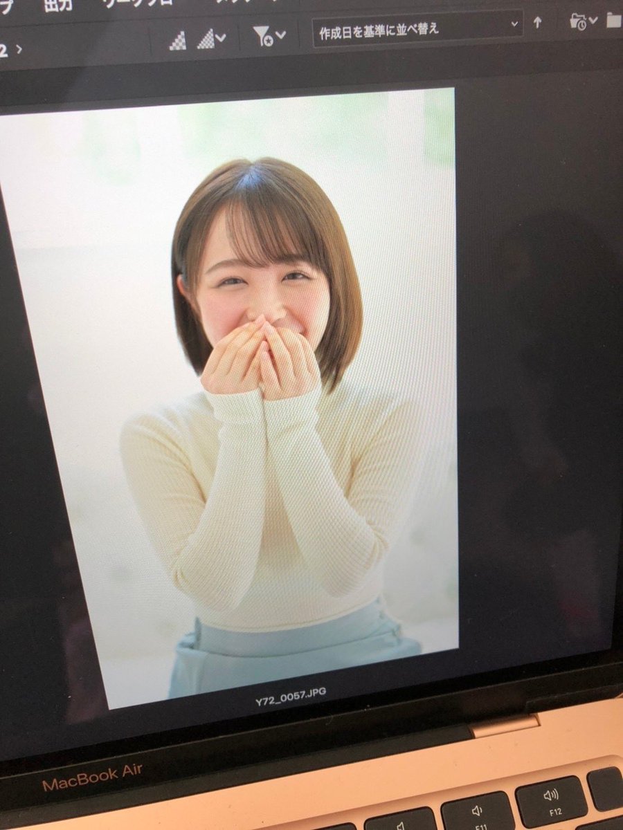 shishido_riho's tweet photo. デビューのパケ撮影、こんな感じのも撮ってたのでおすそ分け(  ˉ ˘ ˉ  )♡
また"脱輪"してたのでちゃんと隠しました😂 https://t.co/UpBxygevGT