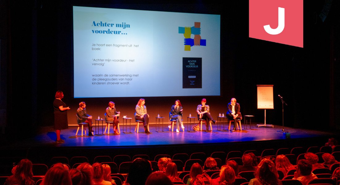 Afgelopen week organiseerde Jeugdformaat de #theaterlezing ‘Jouw gezin, mijn zorg?’ voor ouders, pleeg- en #gezinshuisouders, #jeugdbeschermers, medewerkers van <a href="/GemeenteDenHaag/">Gemeente Den Haag</a> en collega’s van #pleegzorg en #gezinsopvang van Jeugdformaat.

jeugdformaat.nl/nieuws/theater…