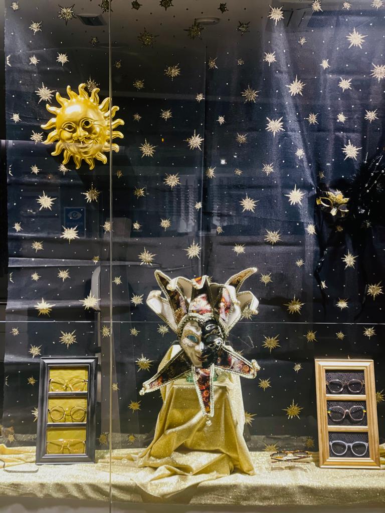 opticadaro's tweet photo. 🎉A l’Òptica Daró hem posat la disfressa al nostre aparador per aportar el nostre granet de sorra i fer que a la Bisbal sigui més carnestoltes que mai! 🥳🥳

Què en penseu, us agrada?🤩🔝

#OpticaDaro #Sunglasses #LaBisbal #optics #centreoptic #optometria #carnaval #carnestoltes https://t.co/GeF12CZvnc