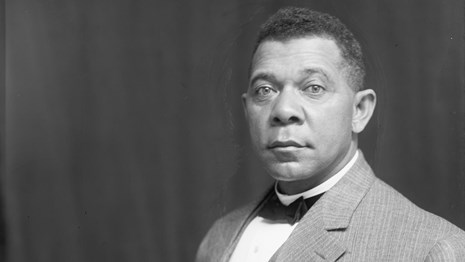 AFBurialGrndNPS's tweet photo. Happy birthday Booker T. Washington! To learn more visit: https://t.co/XpkyOVW0je #FindYourPark #EncuentraTuParque #BlackHistory #BookerTWashington https://t.co/taWO4qUrLU