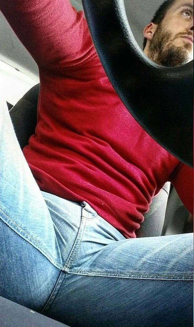 angelpunyal's tweet photo. #BuenasTardesATodos me voy a Correos a recoger un paquete 📦 🤣 te vienes? Y abrimos el paquete 📦 juntos 😅😋 #marcandopaqueton https://t.co/o224vnGFnn