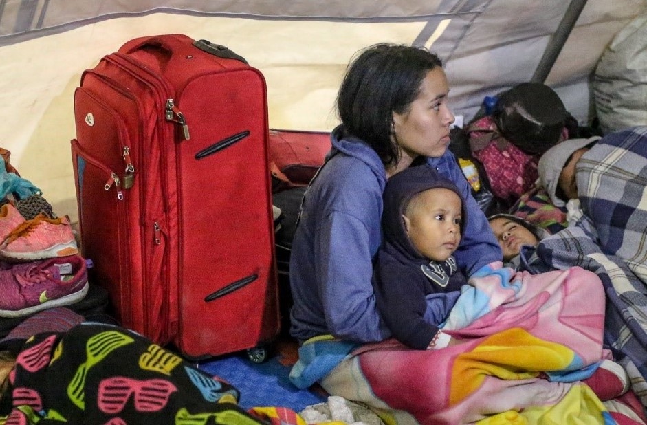 LHSSproject's tweet photo. We examined why women in the #LAC region migrate, their health risks, strategies to improve their access to health services, and financing mechanisms to expand #SocialHealthProtection for them. See our findings &amp; recommendations: https://t.co/UVmElP3JP8 @USAIDGH  @USAIDLAC https://t.co/J39o88Vm1k