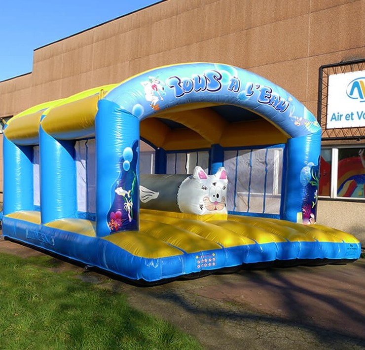 AirEtVolume's tweet photo. Châteaux Gonflables avec obstacle central : des jeux dispo immédiatement ! 

Des jeux avec une grande aire de saut et un obstacle de type cheval d'arçon.
Les enfants adorent grimper dessus et bouger dans tous les sens !

Plusieurs thèmes disponibles.
👉 https://t.co/1ICKERrnLr https://t.co/pv0nN2w6VB