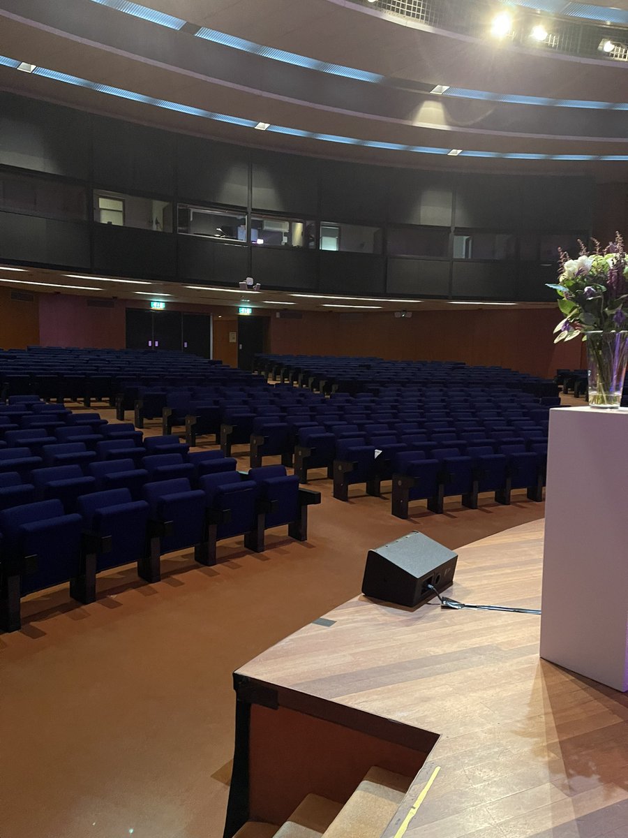 Stilte voor de storm. Over vijf minuten helemaal vol wat natuurlijk veel leuker zou zijn voor de foto maar ja, AVG en zulks hè