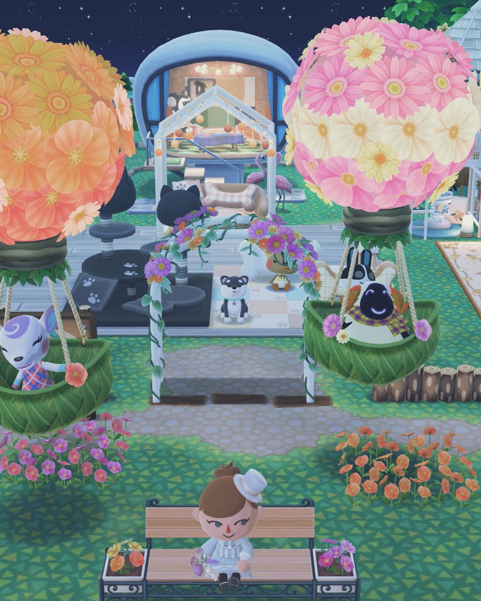 chestnutsnotes's tweet photo. Surrounded by flowers. https://t.co/WzQcbku2ZC
