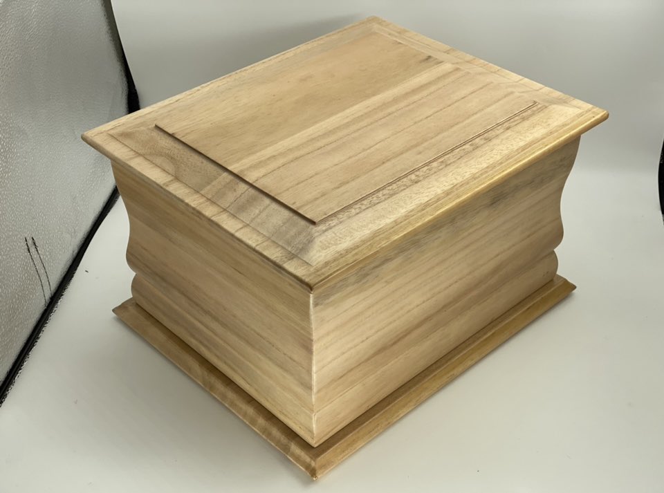 LunenHandicraft's tweet photo. Our new design #paulownia wood #ashescaskets.Paulownia wood grows very fast because of its light wood,easy processing and bright and beautiful texture.Paulownia Flowers can also be used as fodder and fertilizer,and can also be used to trap pests. It is a kind of Ecofriendly wood. https://t.co/1DFay2u3W2