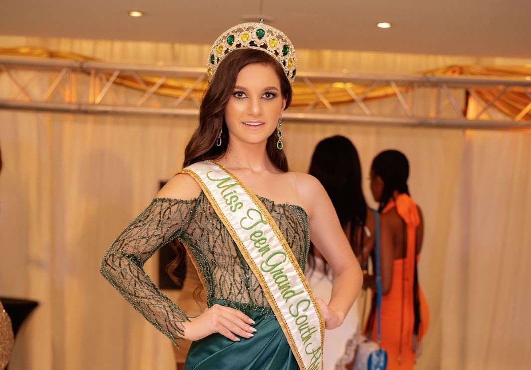 SAMusicNewsMag's tweet photo. The gorgeous Jordan Jansen Van Rensburg was crowned as #MissTeenGrand South Africa 2022 in an electrifying event held at @TheMaslowHotel on the 26th of March 2022. Read more about this prestigious event and the stunning winners! @ImmortalSoso_
https://t.co/cRwhMrnwe5 https://t.co/hPRiTntbG7