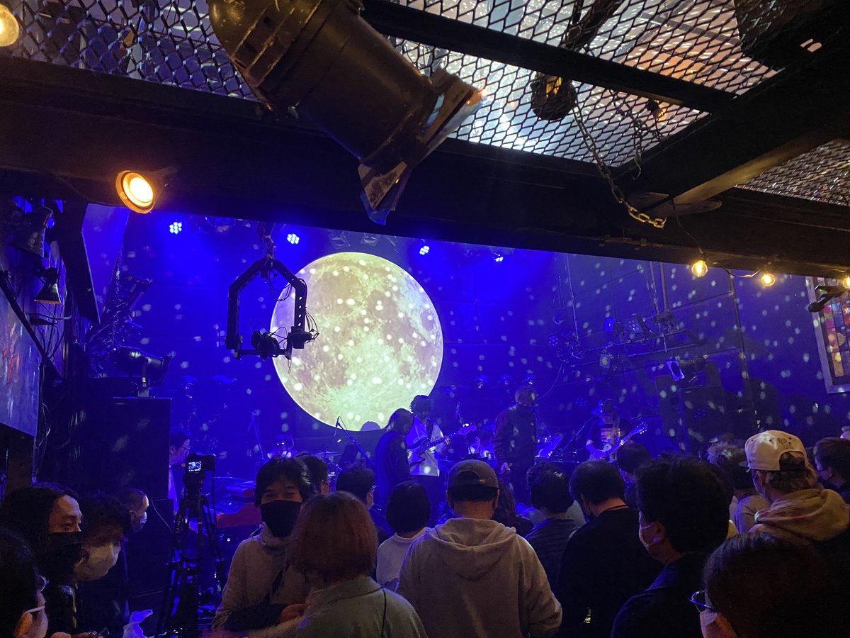 junmamm's tweet image. #ForInstance ライブめちゃくちゃ良かった！！
かっこよかったですー！！😍

ほんと、すごいバンドです💕

女の子3ピースバンド　#paranoidvoid も良かった😊✨

両方ともインストなんだけど、めちゃくちゃ楽しい夜でした！行けて良かった！
配信のかた、楽しんで😍🔥