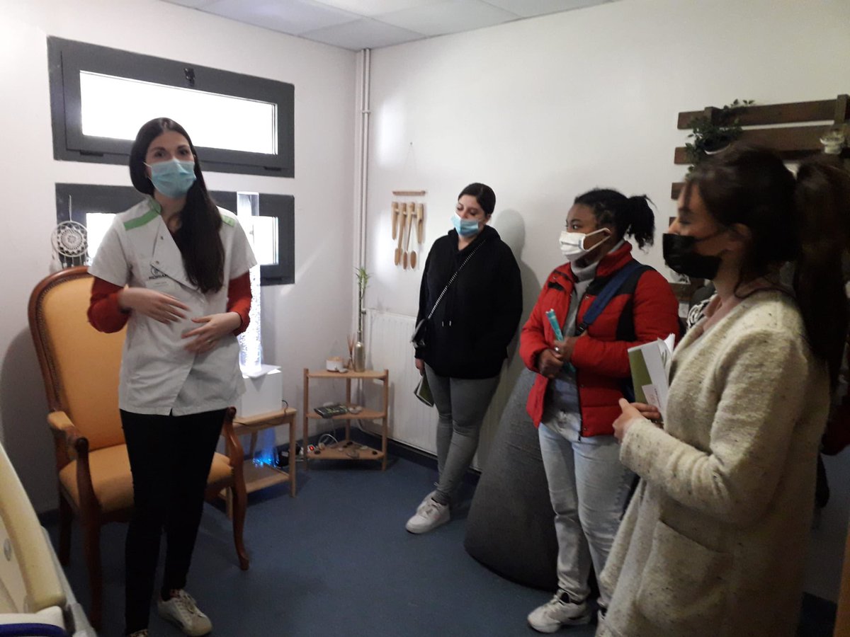 maudbertrand4's tweet photo. Dans le cadre de la semaine des métiers du soin et de l’accompagnement, des demandeurs d’emploi de l’agence Marseille Blancarde ont pu visiter ce matin l’#Ehpad l'Escale du Baou @korian et échanger avec l’équipe des #soignants 

@poleemploi_13 #cep @MaRegionSud @poleemploi_paca https://t.co/xqZfMT5S1p