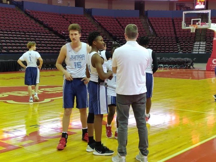TheNHSBA's tweet photo. Our NHSBA Arkansas Chapter had the opportunity to participate in "Play Like The Pros" at the Landers Center in Southhaven! Thanks to the Taylor and the Memphis Hustle for creating a great experience for our youth! https://t.co/LcOSq7gfsA