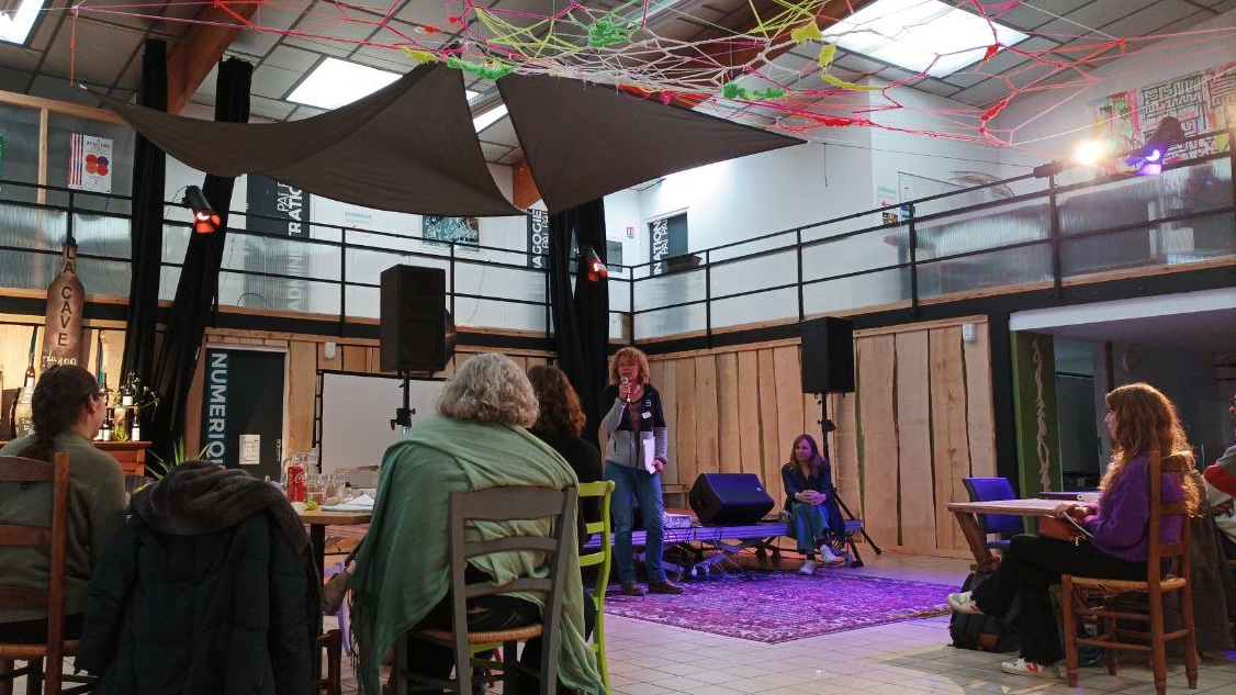 🗣️💬 Geneviève Fontaine, chercheuse et cofondatrice de <a href="/SCICTETRIS/">SCIC TETRIS</a> :

"Un tiers-lieu n'est pas un projet, il n'a pas de fin, il ne se réduit pas au lieu. Le tiers-lieu est vivant : quand vous essayez de le figer vous le tuez !"