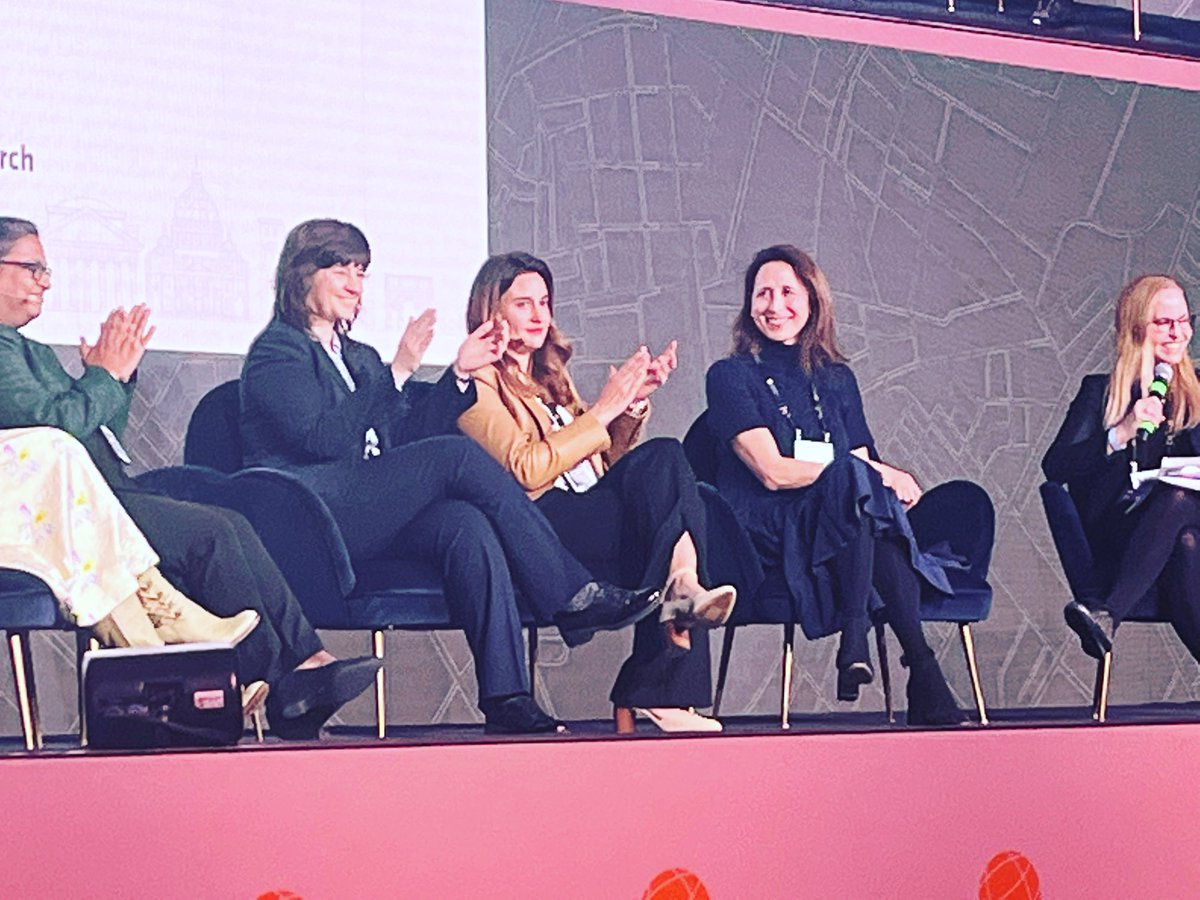 Kimberlybetts's tweet photo. #katieweirattheworldretailcongress https://t.co/197FNUlmap