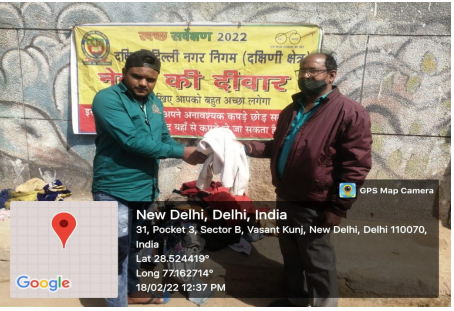 MCD_Delhi's tweet photo. Neki ki Deewar initiative  in Slum Area South Zone, South Delhi Municipal Corporation.
#SwachhSurvekshan2022SDMC 
#AzadiKaAmritMahotsav 
#SwachhSurvekshan2022 
#SwachhBharatMission 
#CleanIndia
#circulareconomy https://t.co/d4JgLE20Qa