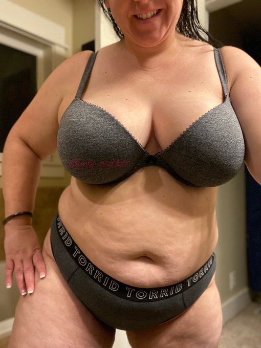 1 pic. Happy #tittytuesday. I hope you have a terrific day. #mombod #milf #pawg #nsfw #bbw #tits #curvy