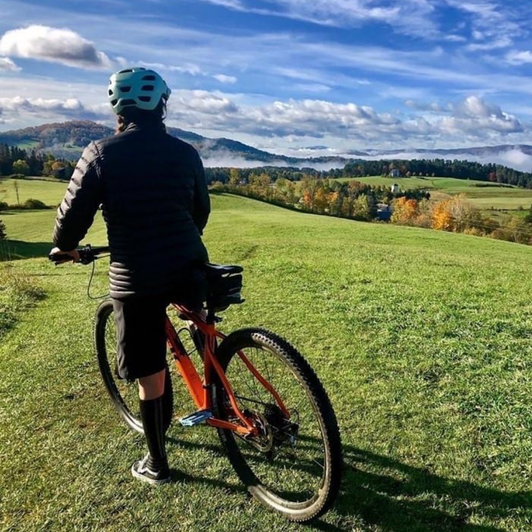 dycycadvVT's tweet photo. One of the best parts of riding are the views you come across 🙌 What are your favorite mountain biking trails to ride?
#mtb #mtbvt #mtbct #mtbny #mountainbiking #mountainbikecoach #mtblove #kingdomtrails #ridewithgratitude https://t.co/oQnkIYr94r