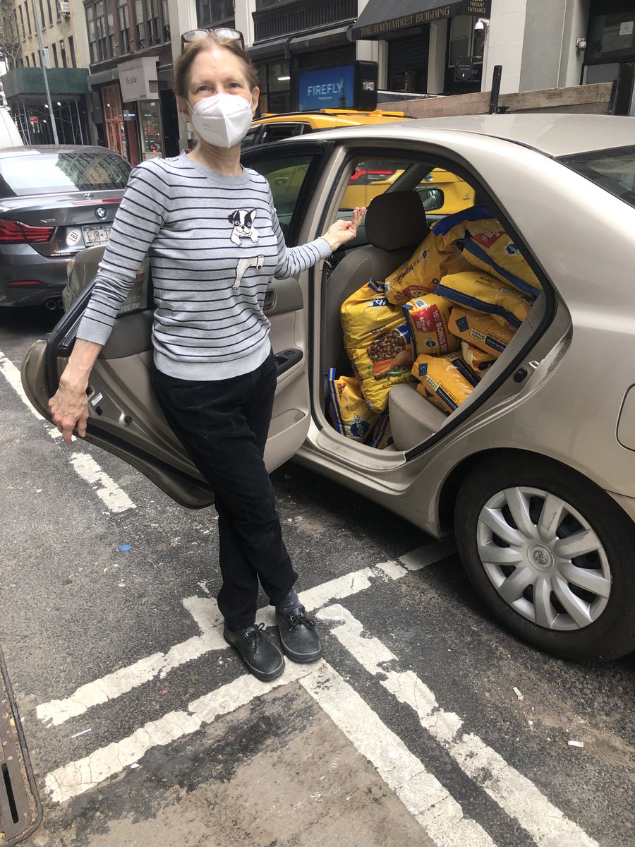 PAWSny's tweet photo. Last week, #pawsny coordinated with the @PSANYC4ACC & its #HungryPetProject to provide them with some soon-to-expire food from our Pet Pantry.
Lindsay came to our office to pick up more than 150 pounds of food to help New Yorkers and their pets in need! #petsarefamily https://t.co/kPdAkNpke7