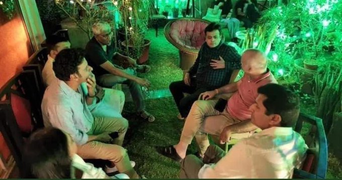 देखिए तथाकथित तटस्थ पत्रकारों को। कैसे आप नेताओं के साथ फोटो खिंचवा रहे हैं। आजकल ये लोग केजरीवाल को मोदी के सामने विकल्प बताने में लगे हुए हैं। <a href="/SatyaHindi/">Satya Hindi</a> के सारे वीडियो आजकल इसी पर आ रहे हैं। 

<a href="/ajitanjum/">Ajit Anjum</a> <a href="/sakshijoshii/">Sakshi Joshi</a> <a href="/vinodkapri/">Vinod Kapri</a> <a href="/ashutosh83B/">ashutosh</a>
<a href="/abhisar_sharma/">Abhisar Sharma</a>