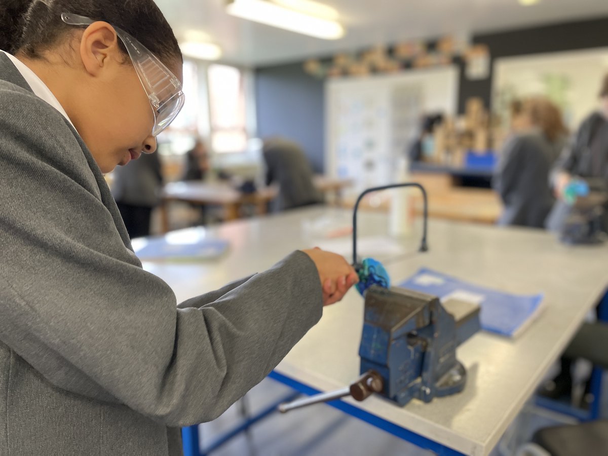 FlixtonGS's tweet photo. #polymar work in Design Textiles using #copingsaw to carve out their #recycled bottle top plastic #moral #social #emotional @CreateFGS @hltMAT https://t.co/AoIZnginkZ