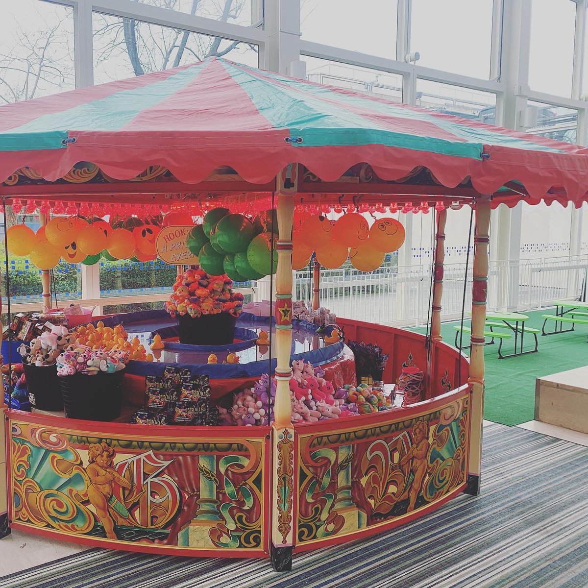JNRSEVENTS's tweet image. Join us at @centremk for some Easter fun 🐣 Circus Train • Hook ‘A’ Duck • Tea Cups • Candy Floss &amp;amp; Confectionary • Free Colouring • Open until Sunday 24th April • 

Find us along Midsummer Arcade, next to Scrivens Opticians 

#MkEvents #EventsMk #Easter #MiltonKeynes