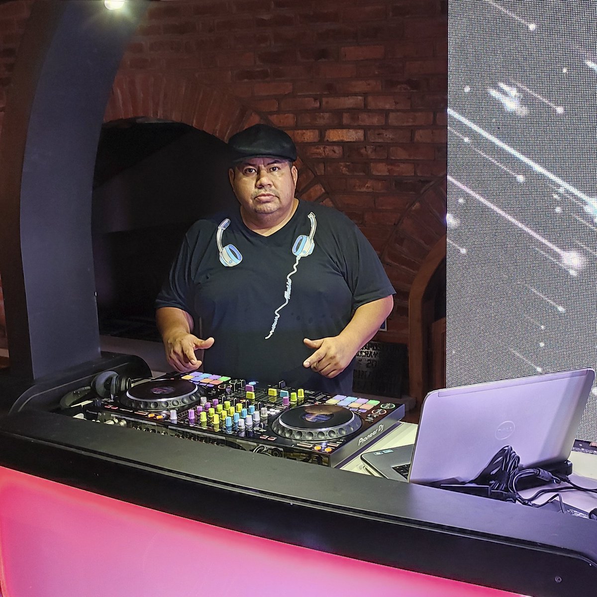 DeejayJayko's tweet photo. REPITIENDO HISTORIAS
@deejayjaykos @deejaysjayko @deejay_jayko @DeejayJayko #deejayjayko #DDj1000 #PioneerDjLatinoAmerica https://t.co/uBxhlvPuaM