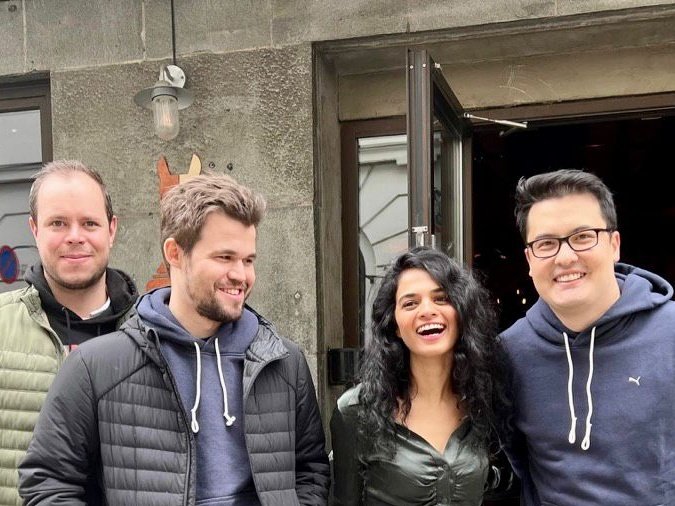 DavidHowellGM's tweet photo. Find someone who looks at you the way Magnus looks at Tania. #chess #chesschamps https://t.co/hsdRP8SaBk