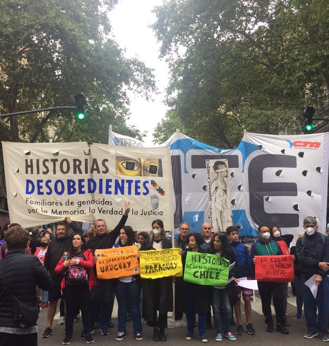 RResistencia26's tweet photo. 🎙️#Aire! Conversamos con Analía Kalinec, @AnaliaKalinec, maestra psicóloga e integrante del colectivo @DesobedientesHi Historias Desobedientes: familiares se genocidas por la Memoria, la Verdad y la Justicia.

📻AM620 y FM96.7
💻https://t.co/tRPTPsvJrK https://t.co/XuK4KW16xF