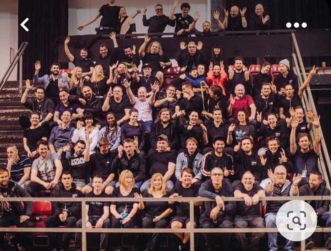 synthnoia's tweet photo. @larrytsjwaffle @Lovelaurels93 whats this supposed to mean? acting like his crew and band didn't look like this lol https://t.co/rBTAkDKWOU