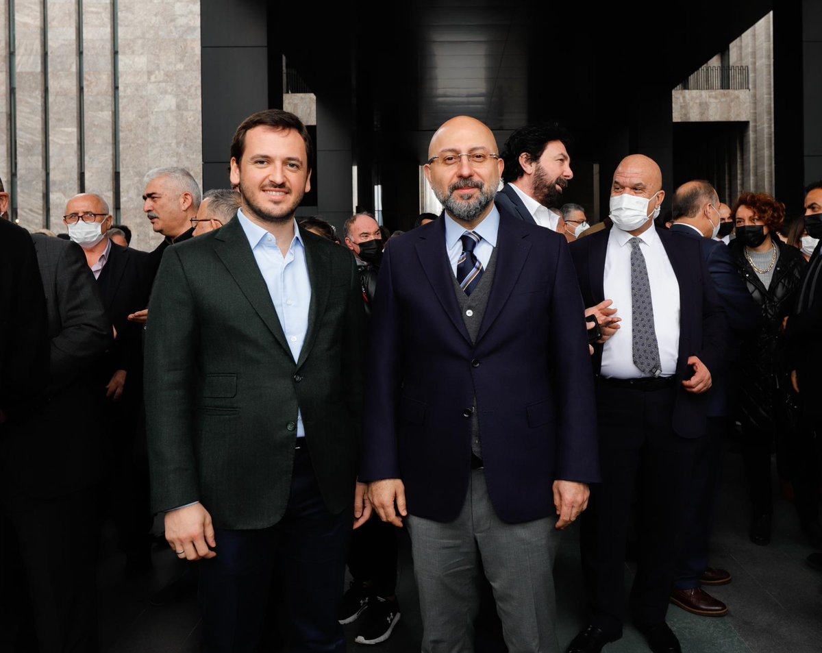 2053 Ulaştırma ve Lojistik Master Plan lansmanımızda açıklanan Türkiye'yi en üst lige taşıyacak dev yatırımlarla havalimanı sayımız 61'e yükselecek.

2053'e doğru emin adımlarla ilerliyoruz!
#U2053