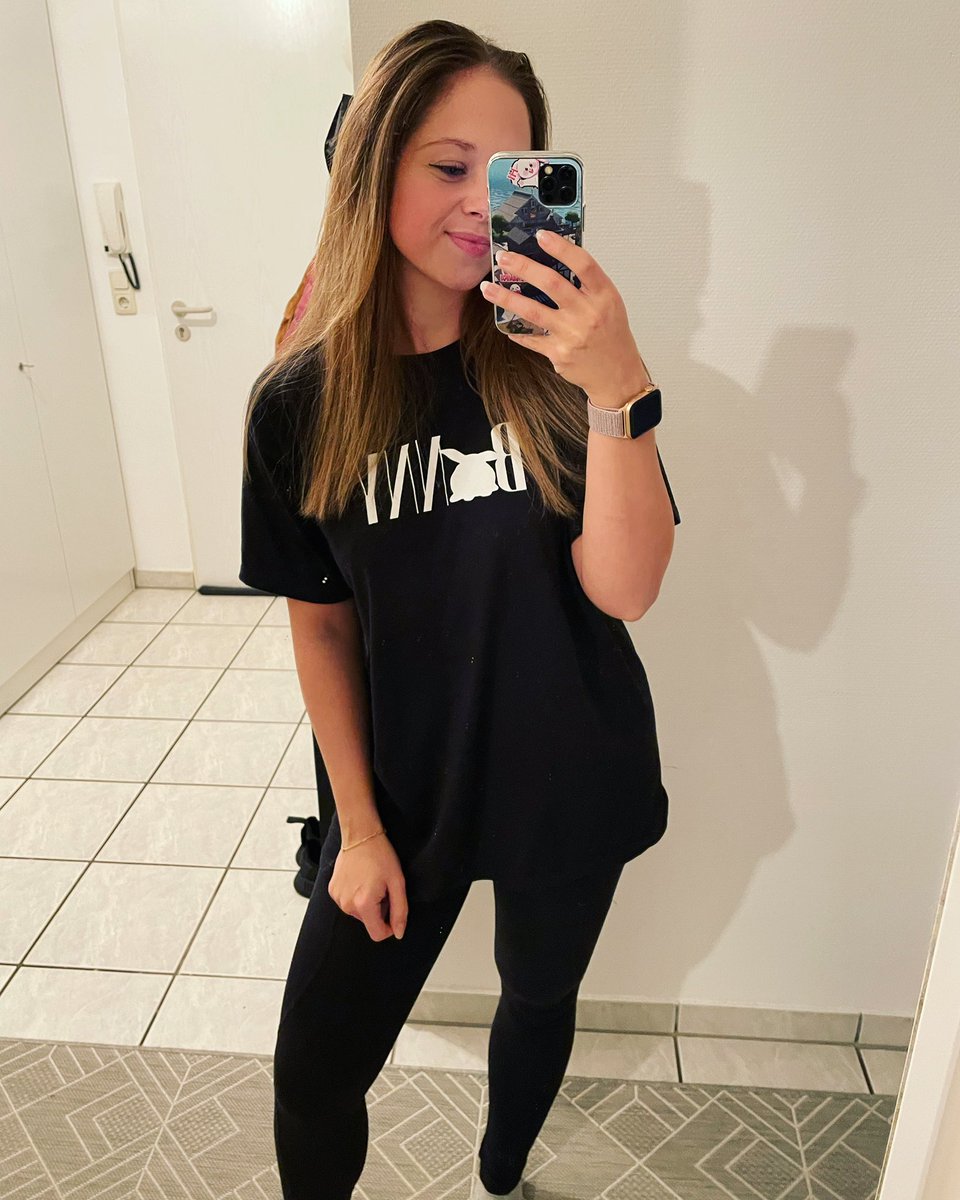 pinieh_'s tweet photo. ✨ MERCH-Paket Verlosung ✨
Ich verlose an 2 von euch jeweils ein BNNY T-Shirt, einen BNNY Turnbeutel und Autogrammkarte 🫶🏻

Teilnahme: 
❤️ Like
🔁 Retweet
🫶🏻 Auf Twitter &amp; Instagram folgen (@amaniraplays)

⏰ Teilnahme bis Freitag, 08.04.22, 23:59 Uhr https://t.co/gyFNLWwNg2
