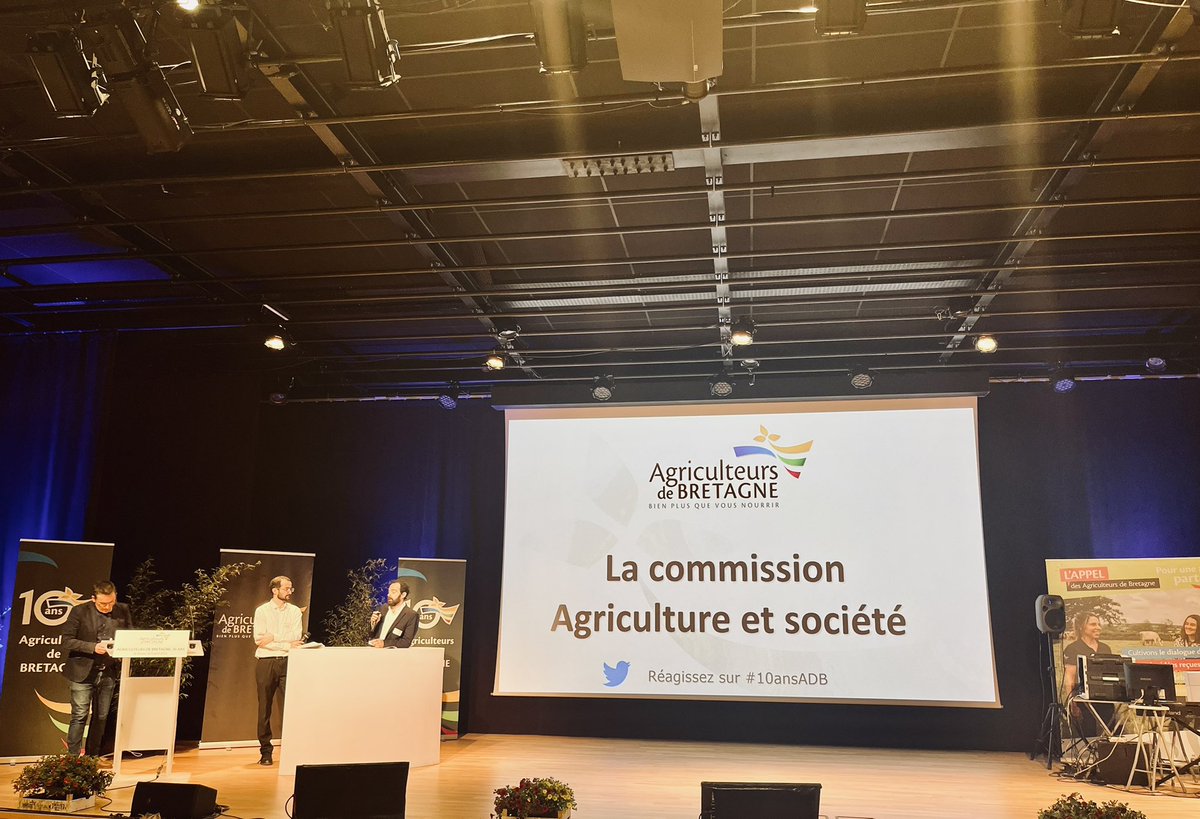 President_PeB's tweet photo. @produitenbzh est à l’AG d’@agriculteursBzh pour les 10 ans d’une association vive, lumineuse et qui avance ! Une collaboration fluide et fondamentale 🤝👏 https://t.co/4Fh2jRw5th