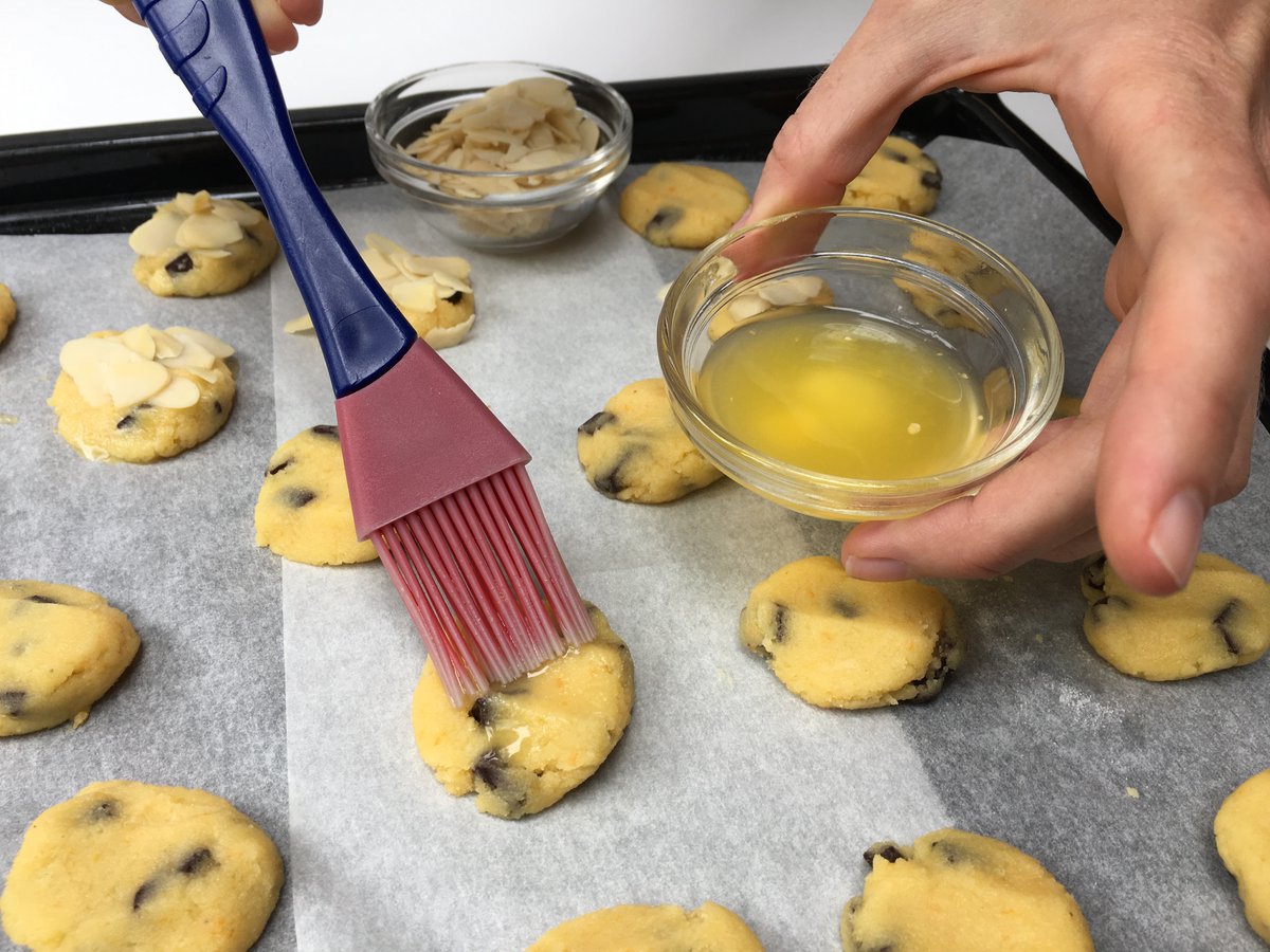inapaarman's tweet photo. Itβs time for #sweetsaturdays, one of our favourite days of the week. Kick back, relax and get baking. Try our delicious Orange and Almond Chocolate Chip Cookies.
https://t.co/akjUJMDU7f
#cookies #teatimetreat #inapaarmanskitchen https://t.co/ieFRgQZoQe